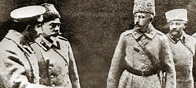 Генерала Деникина (второй слева) и атамана Краснова (второй справа) жизнь развела уже в Гражданскую