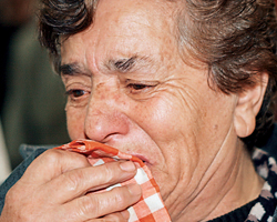 Шамстан Хакобян и его жена оплакивают гибель своих близких