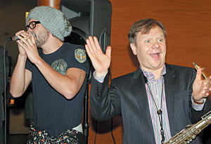 Игорь Бутман (справа) встречает высоких гостей
