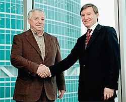 Анатолий Маргиев (на фото слева) и глава холдинга «ОПТИМА ИНВЕСТ» Александр Ермошкин