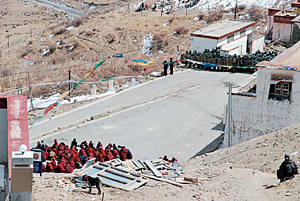 Тибетские монахи во время столкновений были в первых рядах