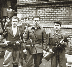 Вооруженный народ на улицах Будапешта