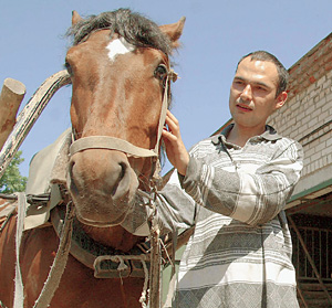 Алексей Пименов с конем Мурзиком