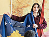 Косовским учителям предстоит большая работа: флагу, как и новой стране, всего несколько дней 