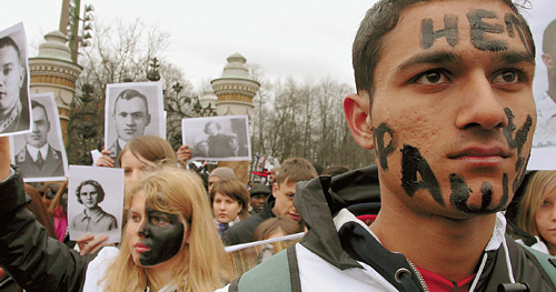 Антифашисткий марш в Питере после убийства студента из Сенегала