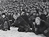 Зимой на стадионе был каток: болельщики поддерживают конькобежцев, 1955 год