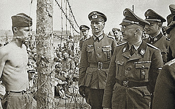 Генрих Гиммлер (в очках) инспектирует один из концлагерей в Белоруссии