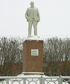 Игнатовский памятник Ленину: на нем указаны даты рождения и смерти вечно живого вождя