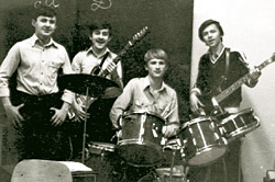 Школьная рок-группа «Транзит» (Миловицы). Дала 55 концертов за три года существования