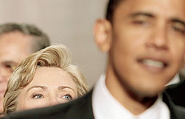 2007 год. Кандидаты на пост президента сенаторы Обама и Клинтон слушают послание Дж. Буша
