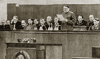 Один из идеологов постановления «О журналах “Звезда” и “Ленинград”» Андрей Жданов (стоит), 1946 г.