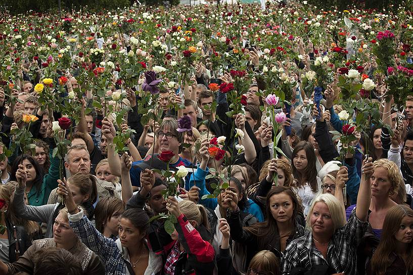После бойни 2011 года норвежцы вышли на улицы с лозунгом «На террор мы ответим еще большей демократией». Ее плодами теперь пользуется и убийца
