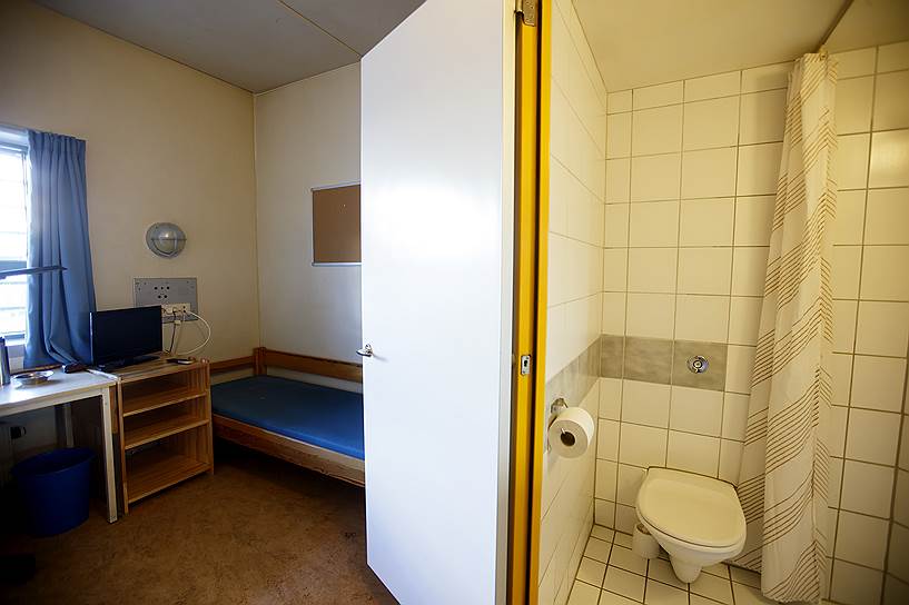 Одна из камер тюрьмы «Шиен», перевода в которую он добивался и где сидит теперь