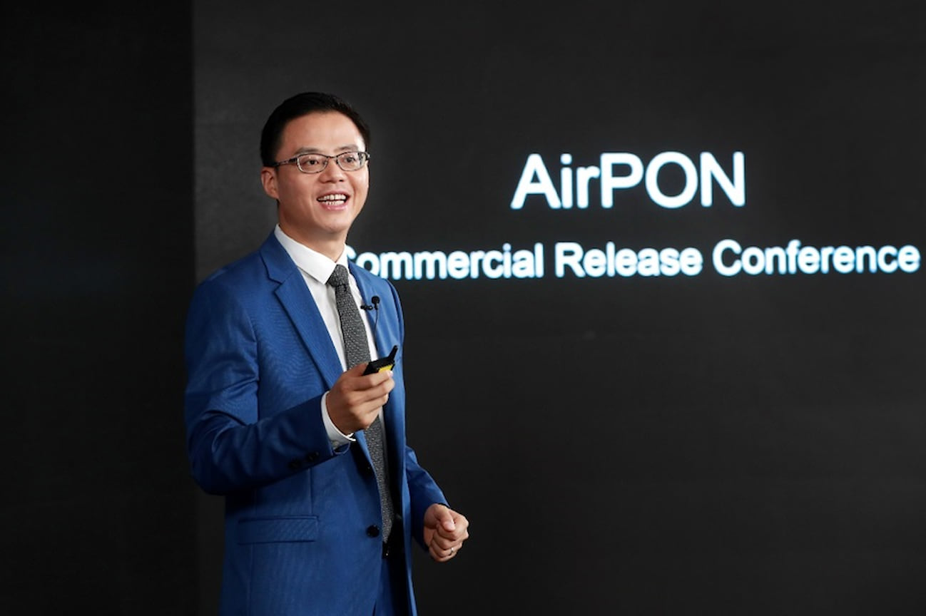 Гэри Лу выступает с речью по теме «AirPON — доступ с возможностью гибкой конвергенции фиксированной и мобильной связи»