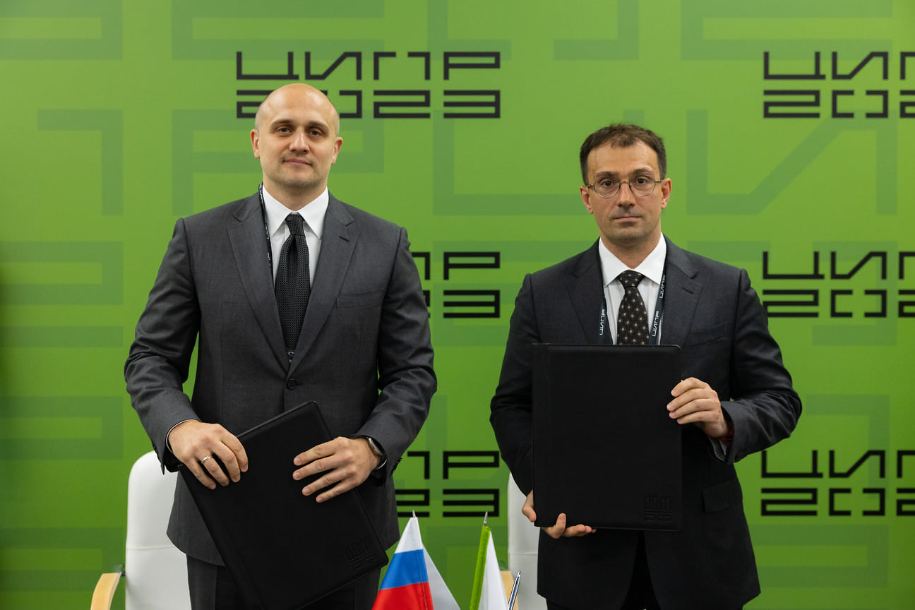 ДОМ.РФ и ГК YADRO подписали соглашение о достижении технологической независимости