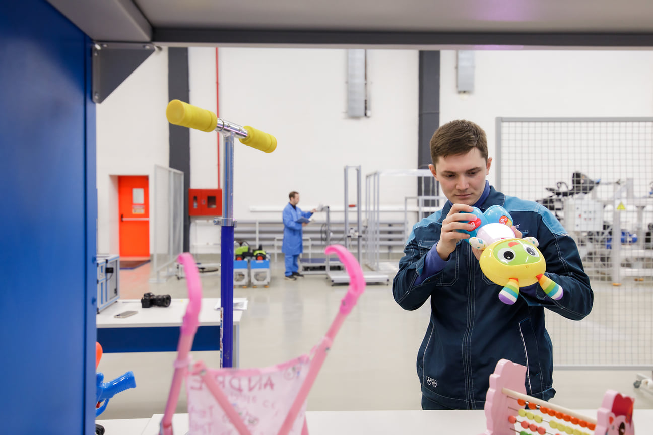 Проведение испытаний детских игрушек в лаборатории товаров народного потребления