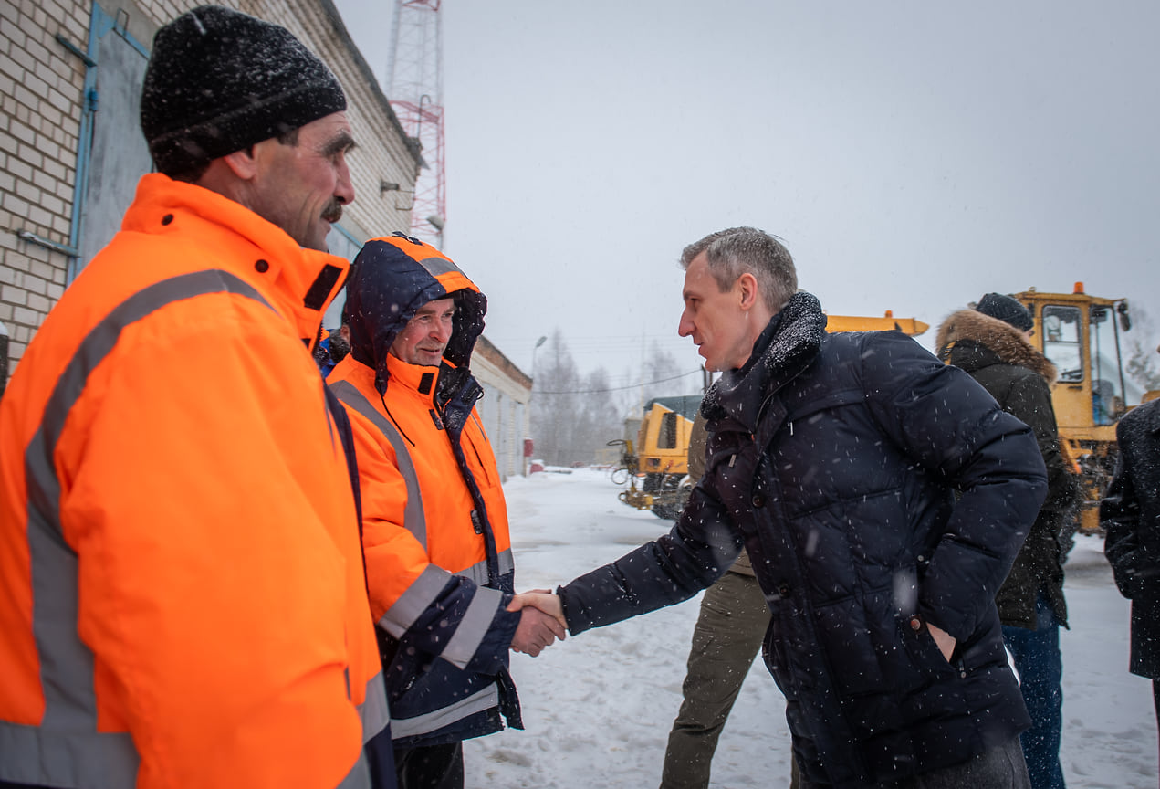 Встреча губернатора Василия Анохина с работниками дорожно-строительной компании