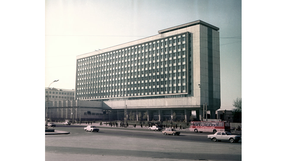 Вид на корпус нового здания Московского института стали и сплавов. 1980 г.