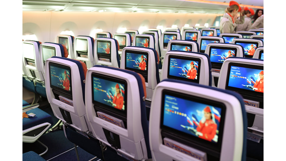 На борту Airbus A350 также предусмотрена уникальная система освещения с возможностью изменения цветовой гаммы в зависимости от этапа полета. Во всех классах обслуживания работает современная мультимедийная система с высокоскоростным доступом в интернет. 