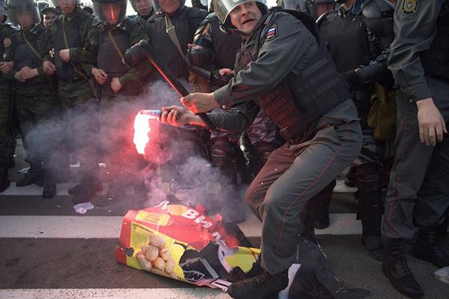1 место по выбору интернета

Никита Швецов (его недавно призвали в армию) Действия полиции на марше миллионов 6 мая 