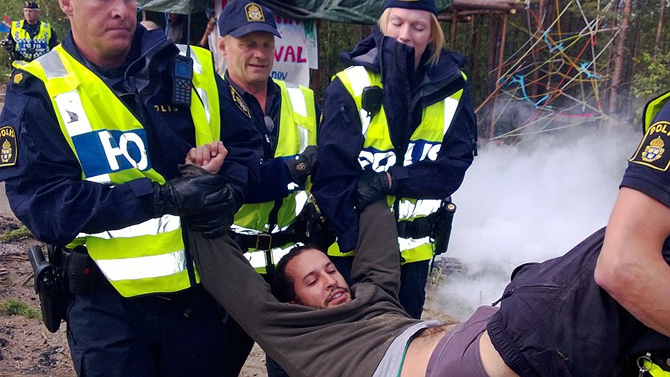 Весной и летом 2013 года в Швеции произошли волнения иммигрантской молодежи, недовольной своим социальным положением и полицейским насилием