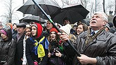 "В Киеве люди продолжают пикетировать кабмин"