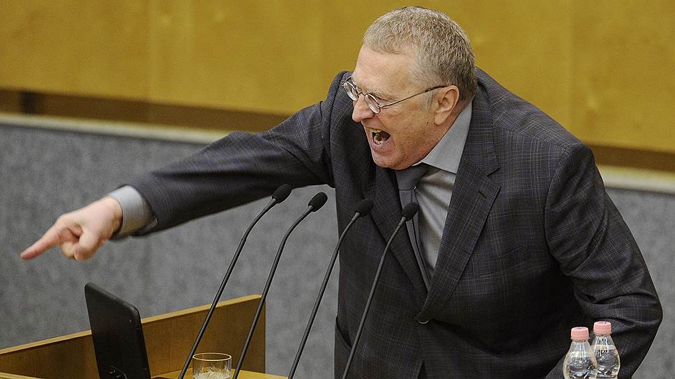 Комиссия Госдумы рассмотрит вопрос о неподобающем поведении Жириновского