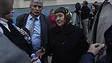 «Депутаты окружили маму Надежды Савченко и заявили, чтобы она пока не общалась с прессой»