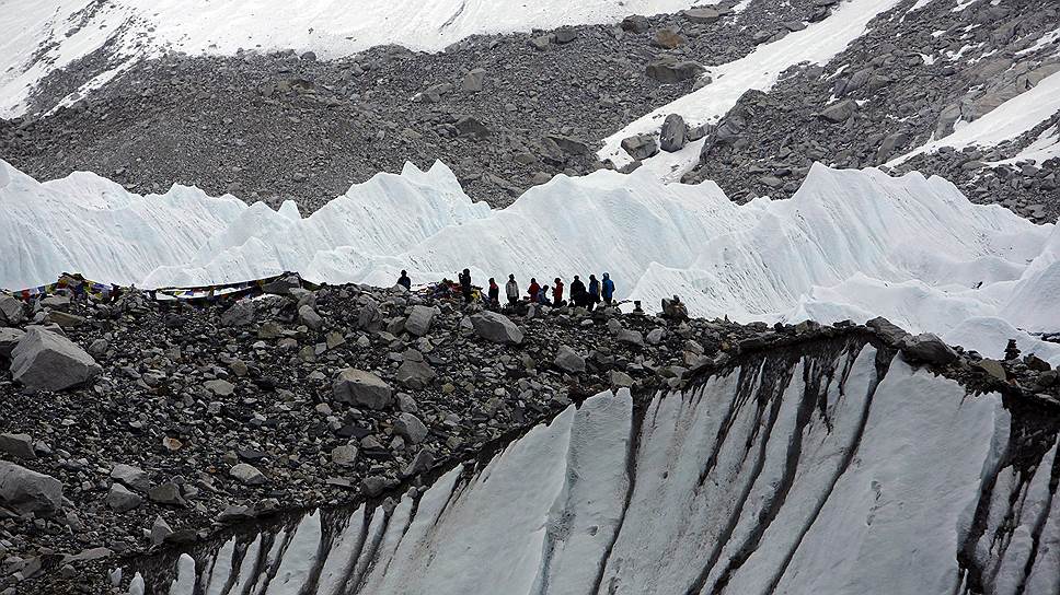 «Пока со многими российскими альпинистами в Непале связаться невозможно»