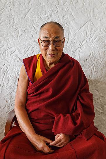 Духовный лидер буддистов Далай-лама XIV 
