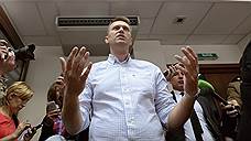 Михаил Прохоров отсудил рубль у Алексея Навального