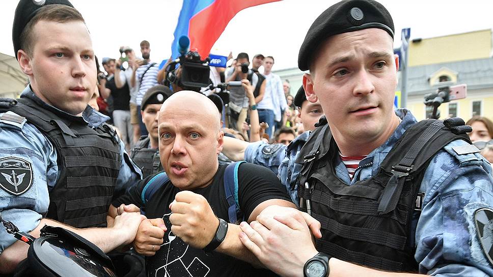 Корреспондент “Ъ FM” — о действиях полиции во время несогласованной акции в Москве