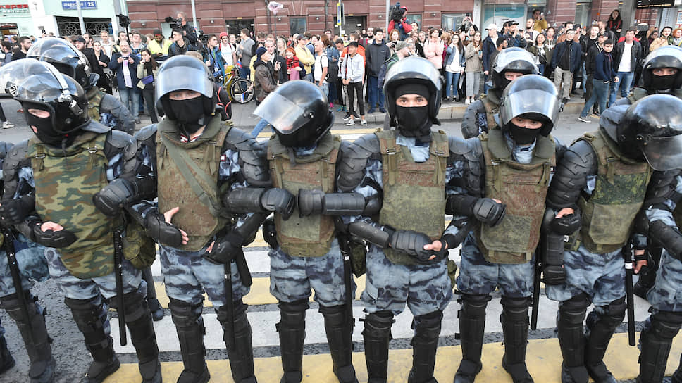Корреспондент &quot;Ъ FM&quot; — о действиях полиции в центре Москвы