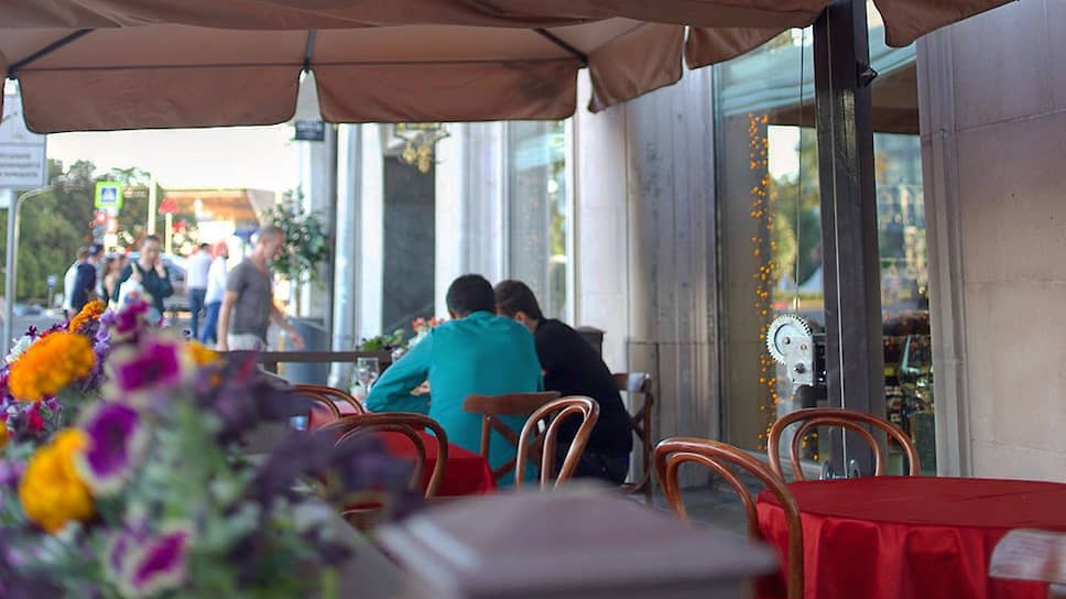 За что владельцы ресторана «Армения» подали иск к оппозиционерам