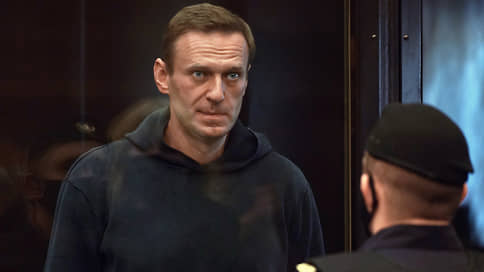 «Перепалка произошла между Алексеем Навальным и судьей» / Корреспондент “Ъ FM” — о том, как проходило заседание суда по делу Алексея Навального