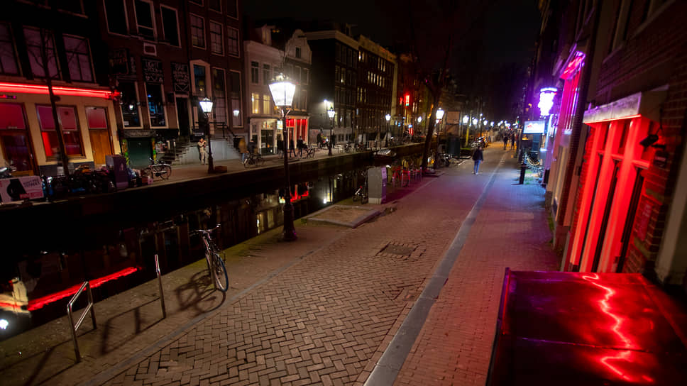 Почему мэрия Амстердама собирается закрыть квартал красных фонарей