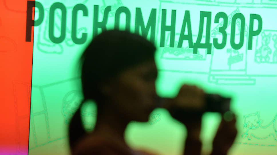Почему российские власти усиливают давление на интернет