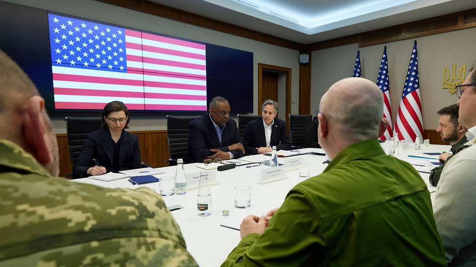 Зарубежные СМИ: Зачем госсекретарь и министр обороны США ездили в Киев?