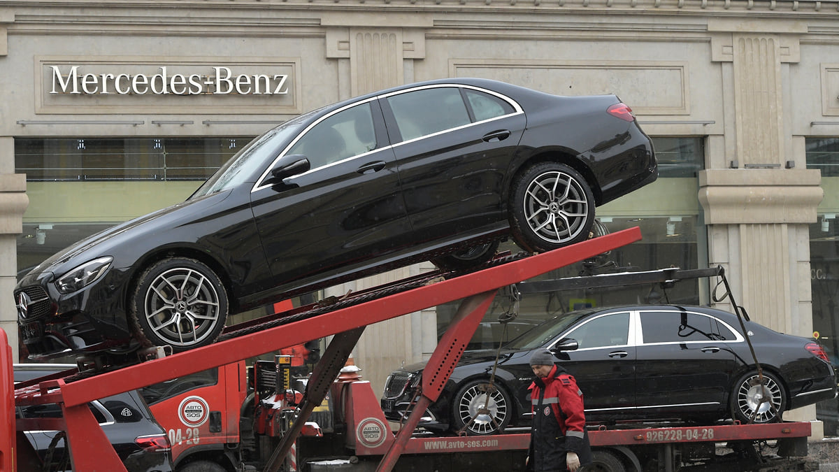Mercedes-Benz разворачивает машины