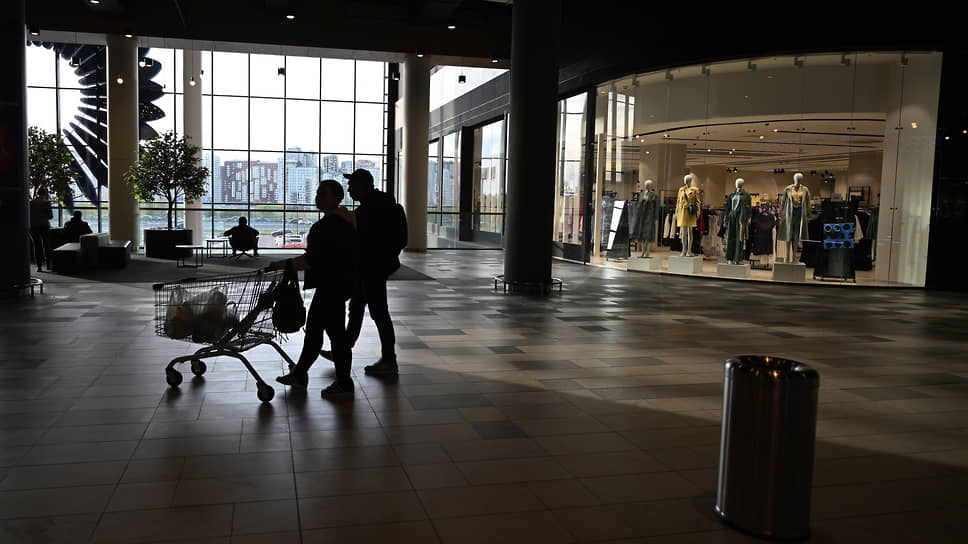 Почему жители столицы стали реже ходить в торговые центры