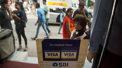 Туристам дали карты в руки // Как можно открыть счет в банке Шри-Ланки