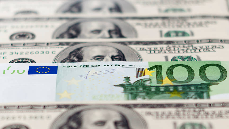 Как наличные доллары и евро могут попадать в Россию