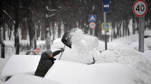 Москву заметает снегом // Какой будет погода в городе на неделе