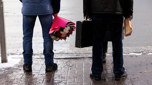 "Алкоголь и что-то с намеком на русские традиции" // Топ-менеджеры — о подарках, которые дарят и получают на Новый год