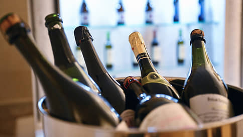 Коктейли проявляют слабость // Какие тренды появились в выборе алкоголя на Новый год