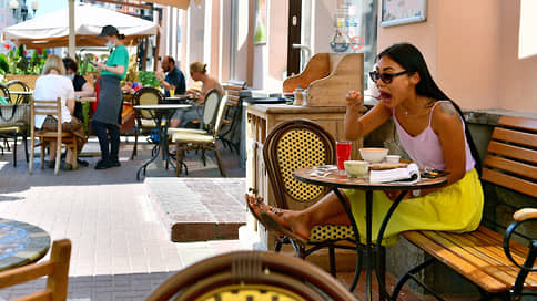 Веранды встраиваются в сезон // Когда откроются летние площадки в Москве