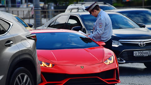 Люксовые авто раскупили из запасов // С чем связан всплеск спроса на Lamborghini и Rolls-Royce
