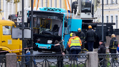 ДТП с автобусом ищут причины // Кто будет нести ответственность за аварию в Санкт-Петербурге