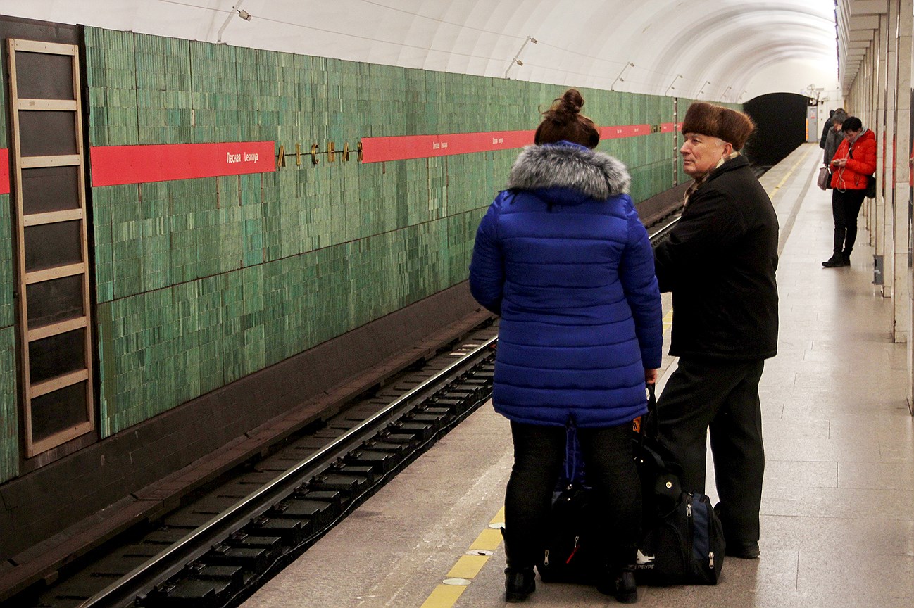 Ждать поезда метро челябинцам придется еще долго
