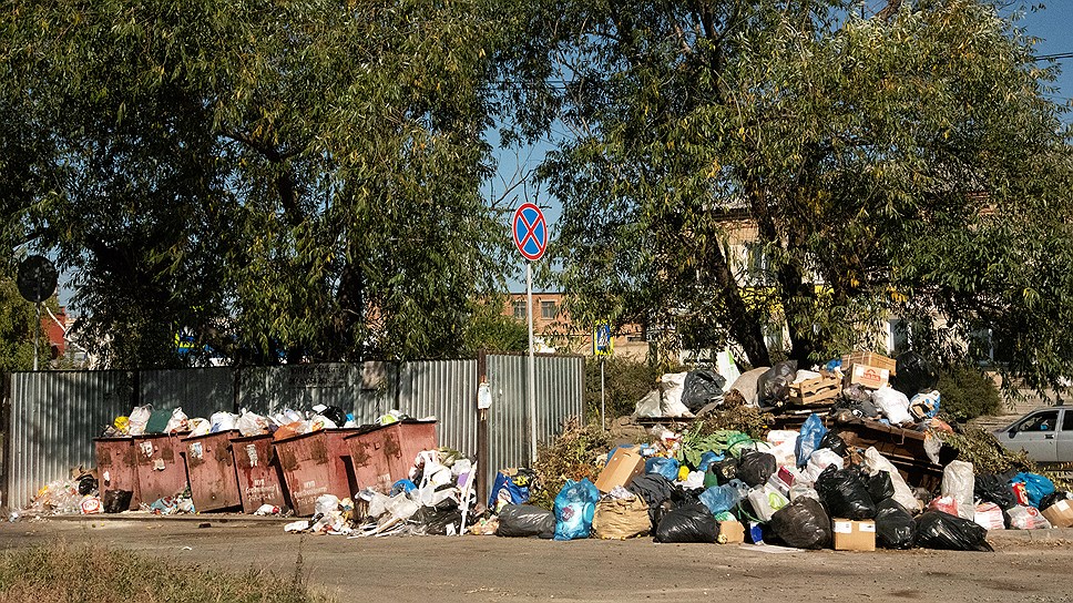 В Челябинске объявлен режим ЧС из-за мусорных завалов